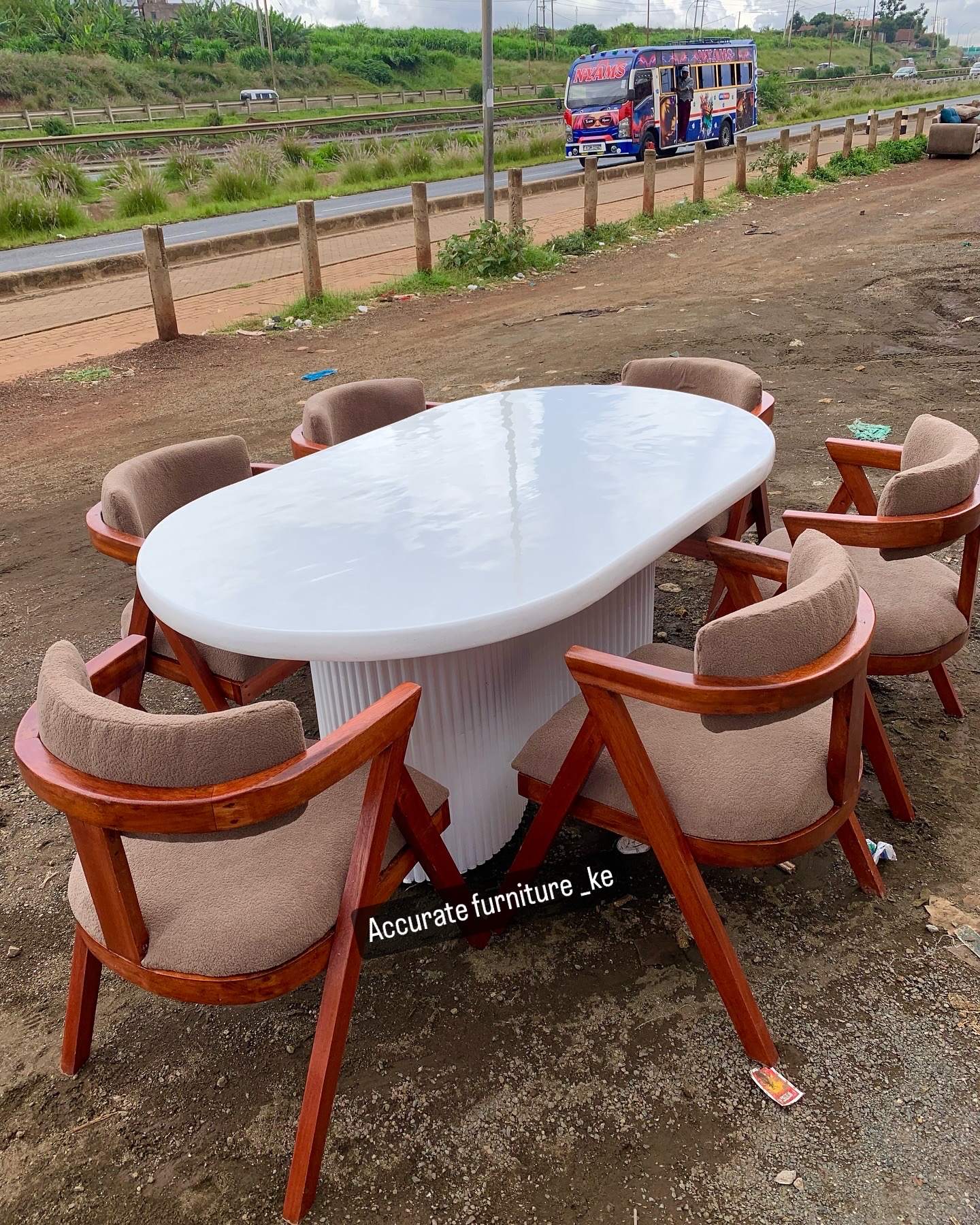 Oval shaped six seater mahogany dinning table
