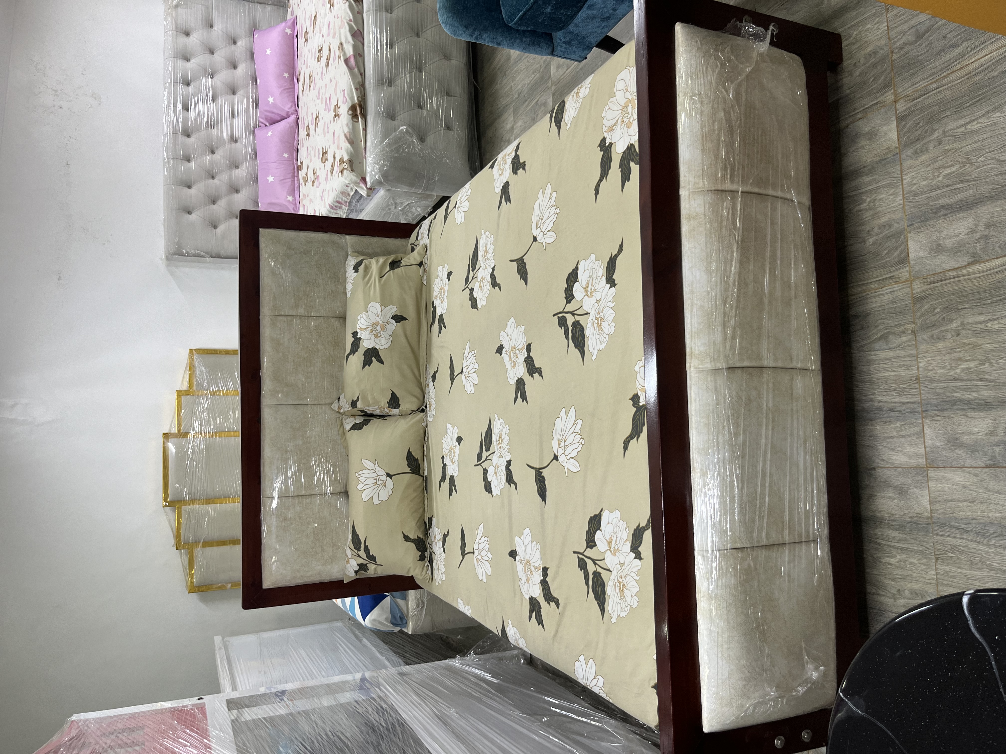 Queen size modern bed