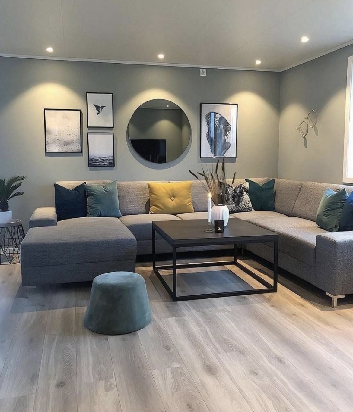 Mini U-shaped sectional sofa