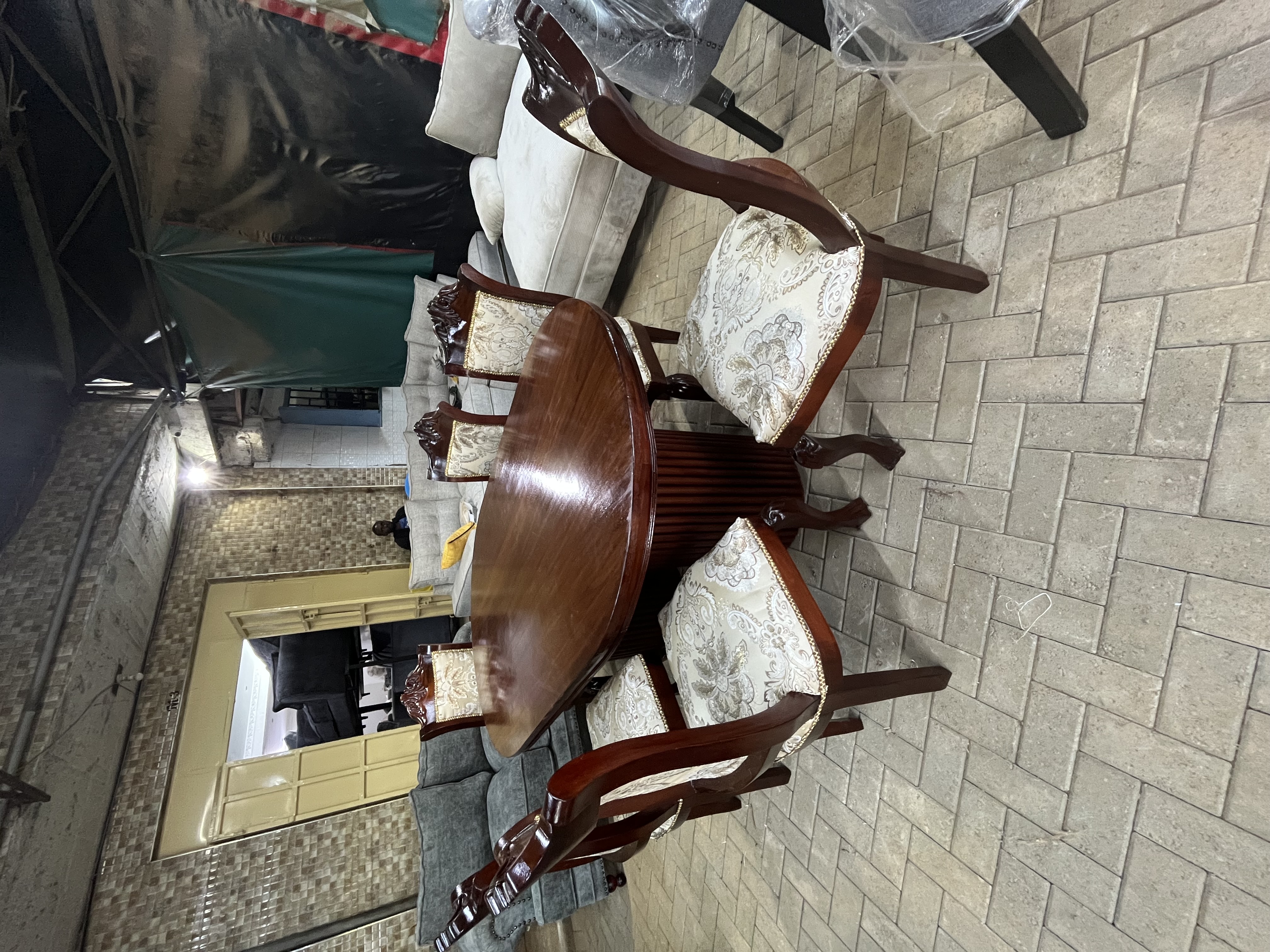 Six seater mahogany dinning table 