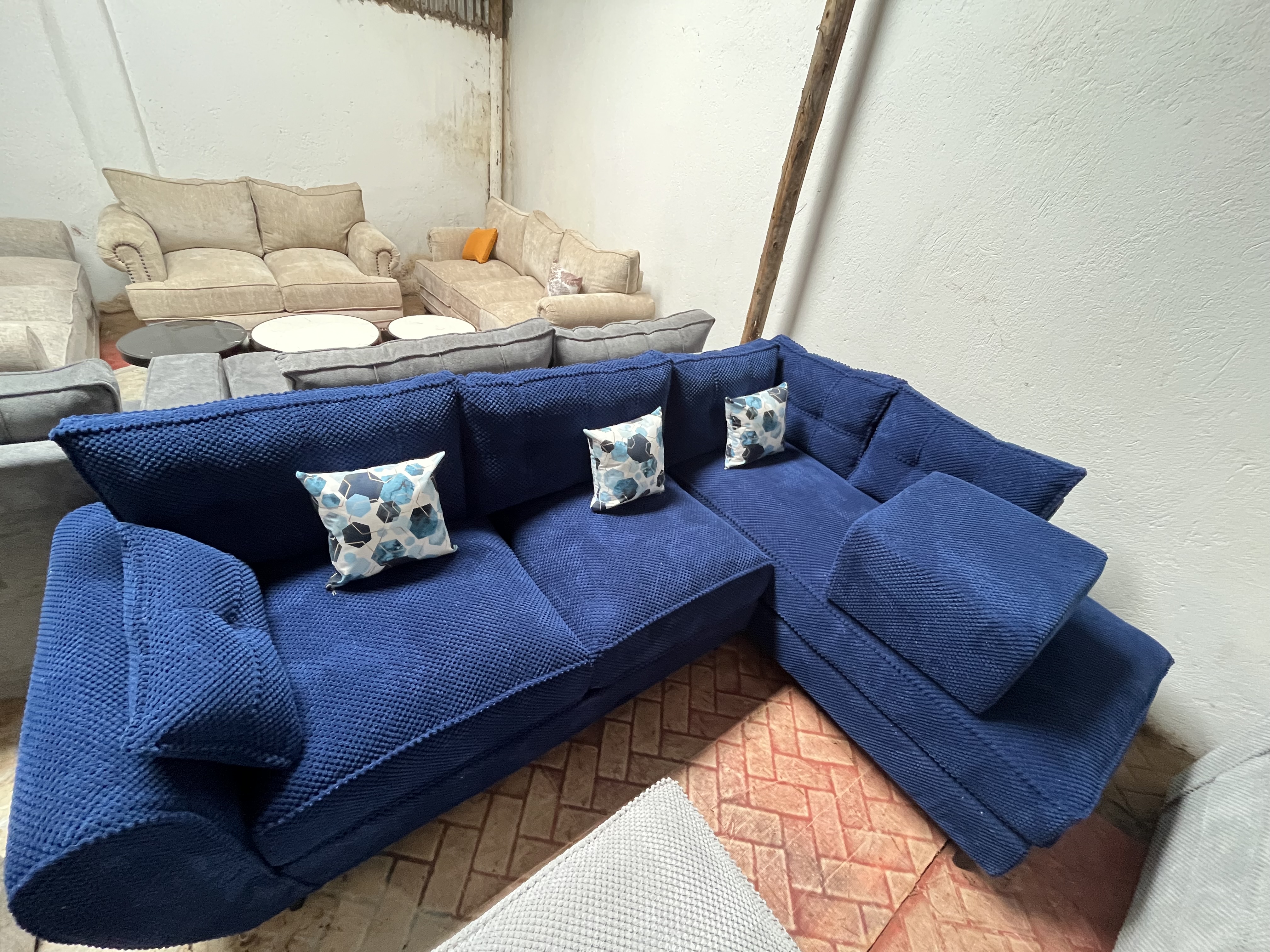 Six seater L shaped seat design seat design with butterfly hand hand hand rest 